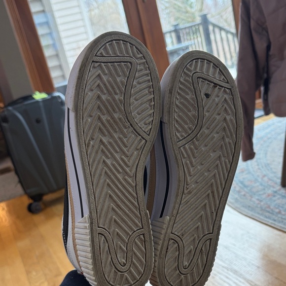 Nike White Low-Top Sneakers with Black Swoosh and Gold Accent - Picture 5 of 15